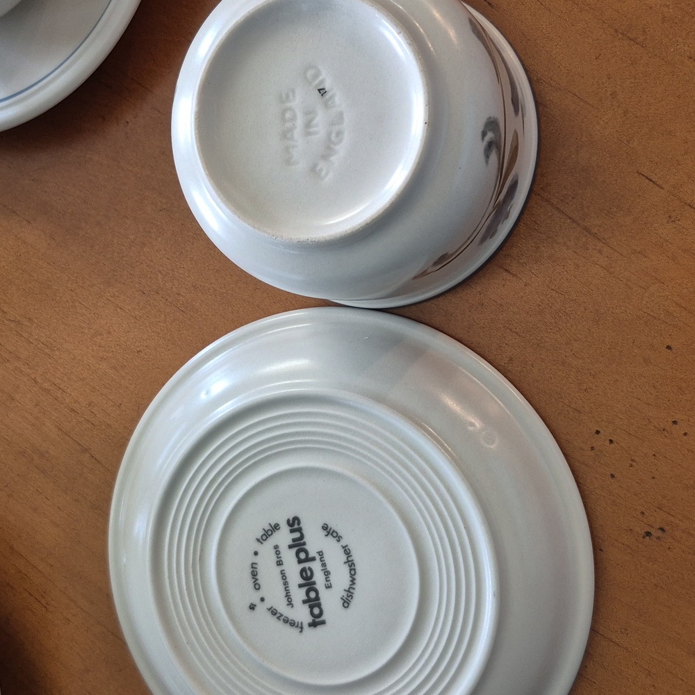 Vintage Johnson Bros Ironstone Sirocco Cup and Saucer Set of 4. EUC - Picture 2 of 2